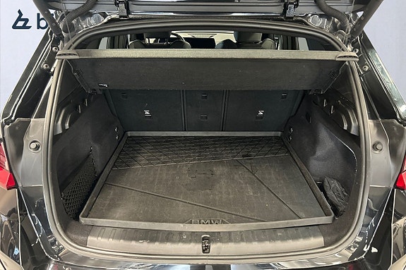 BMW iX1 10 of 19