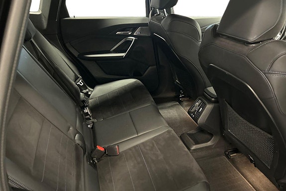 BMW iX1 7 of 19