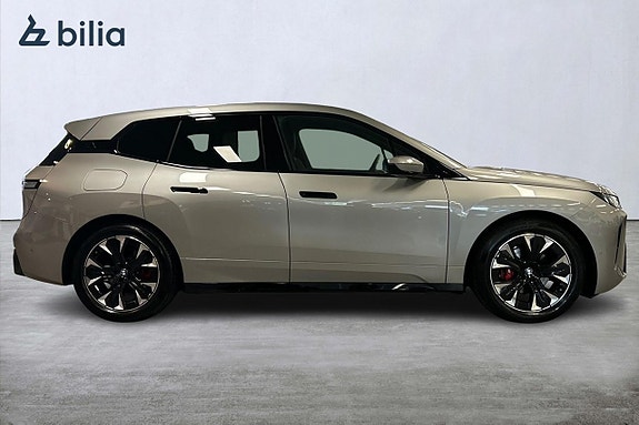 BMW iX 15 of 20