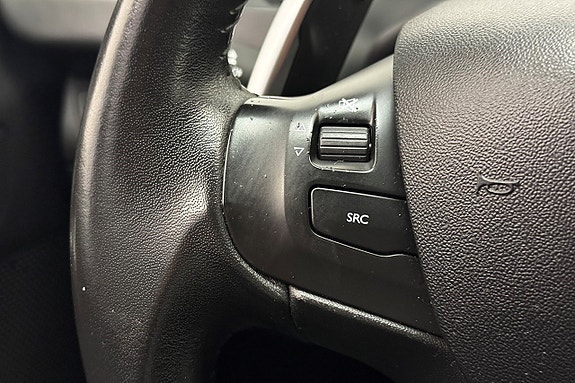 Peugeot 208 18 of 25