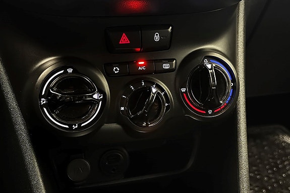 Peugeot 208 21 of 25