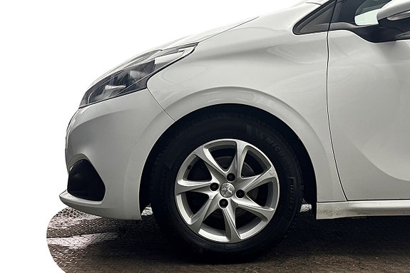 Peugeot 208 11 of 25