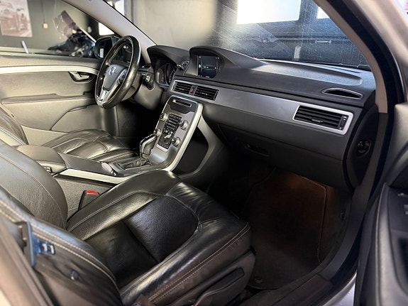 Volvo V70 8 of 14