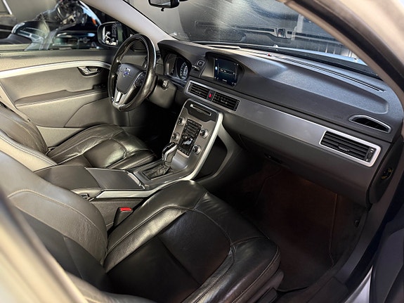 Volvo V70 9 of 14