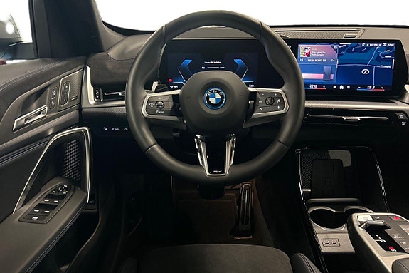 BMW iX1 9 of 19