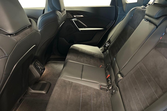 BMW iX1 11 of 19
