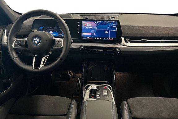 BMW iX1 8 of 19