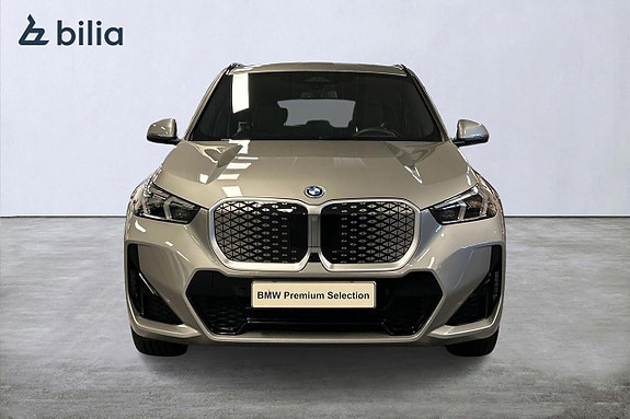 BMW iX1 5 of 19