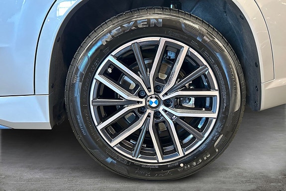 BMW iX1 14 of 19