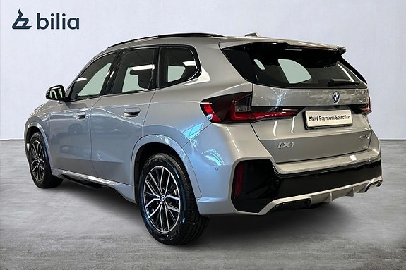 BMW iX1 2 of 19