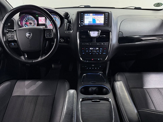 Lancia Voyager 18 of 28