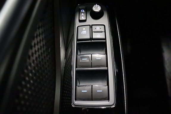 Toyota C-HR 21 of 26
