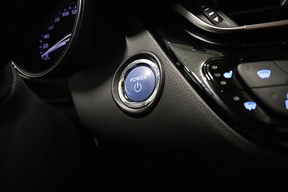 Toyota C-HR 17 of 26