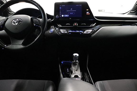 Toyota C-HR 13 of 26
