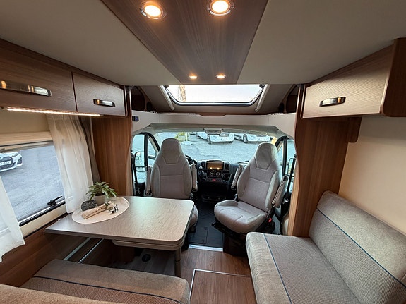 Weinsberg CaraSuite 700 ME - Höga långbäddar - 5 Bältade - 5 Sovplatser - Solcell- 20 of 21