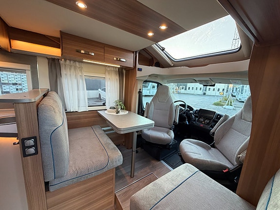 Weinsberg CaraSuite 700 ME - Höga långbäddar - 5 Bältade - 5 Sovplatser - Solcell- 7 of 21