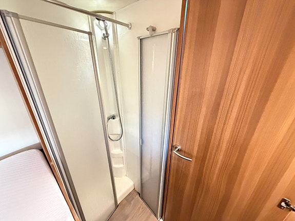 Weinsberg CaraSuite 700 ME - Höga långbäddar - 5 Bältade - 5 Sovplatser - Solcell- 18 of 21