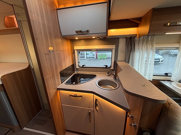 Weinsberg CaraSuite 700 ME - Höga långbäddar - 5 Bältade - 5 Sovplatser - Solcell- 12 of 21
