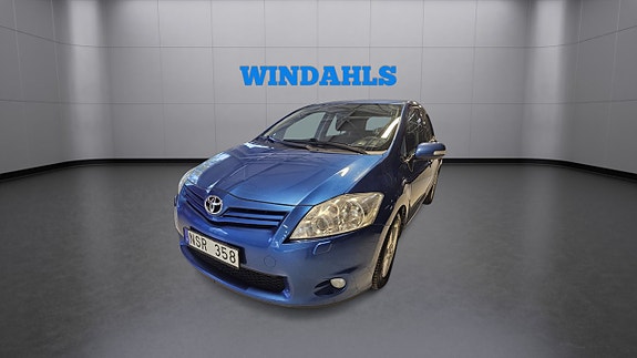 Toyota Auris 2 of 7