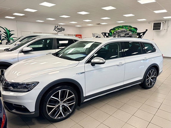 Volkswagen Passat Alltrack 3 of 13