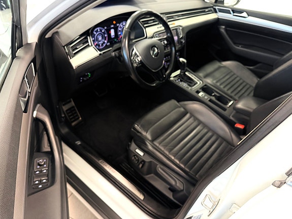 Volkswagen Passat Alltrack 9 of 13