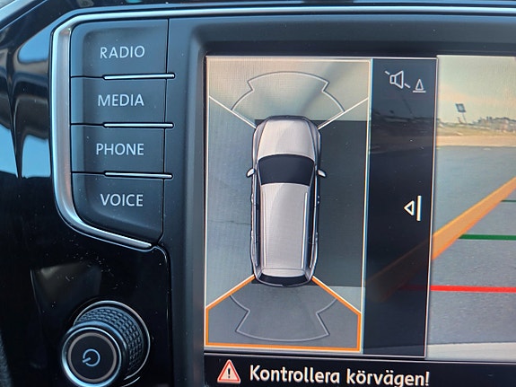 Volkswagen Passat Alltrack 6 of 13