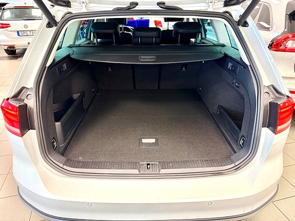 Volkswagen Passat Alltrack 13 of 13