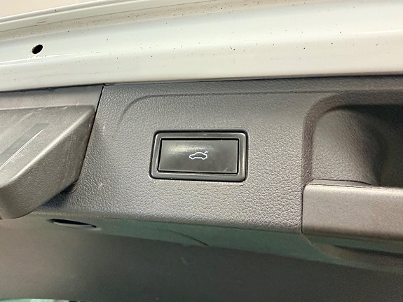 Volkswagen Passat Alltrack 12 of 13