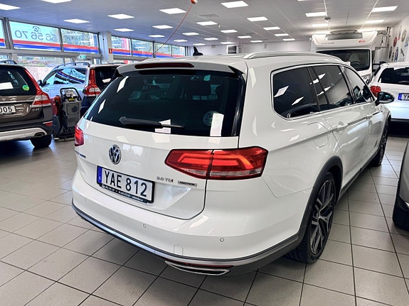 Volkswagen Passat Alltrack 10 of 13