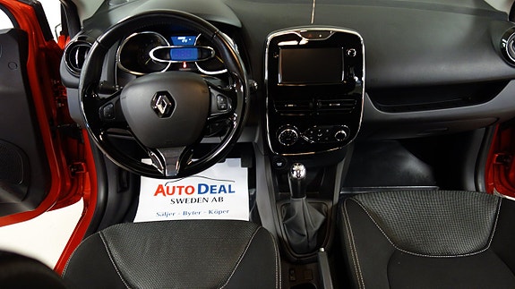 Renault Clio 12 of 15