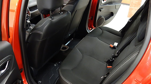 Renault Clio 14 of 15