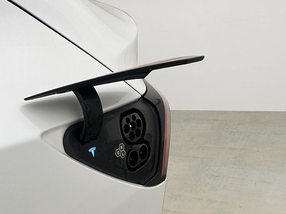 Tesla Model Y 20 of 30