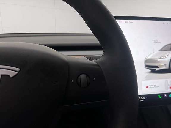 Tesla Model Y 21 of 30