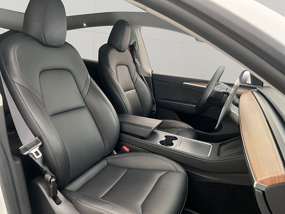 Tesla Model Y 11 of 30