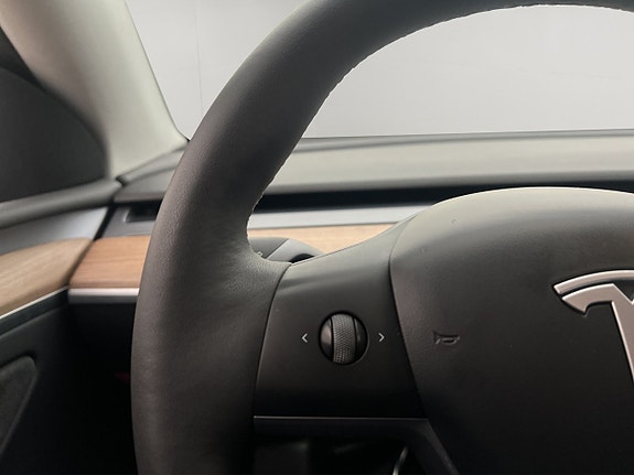 Tesla Model Y 19 of 30