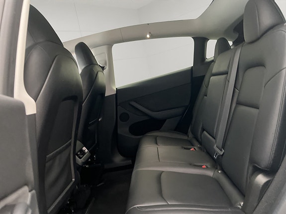 Tesla Model Y 13 of 30