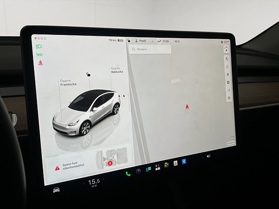 Tesla Model Y 23 of 30