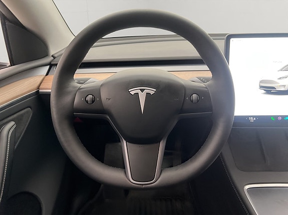 Tesla Model Y 15 of 30