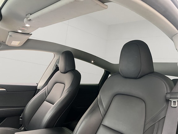 Tesla Model Y 18 of 30