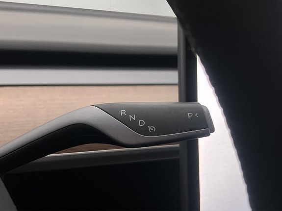 Tesla Model Y 22 of 30