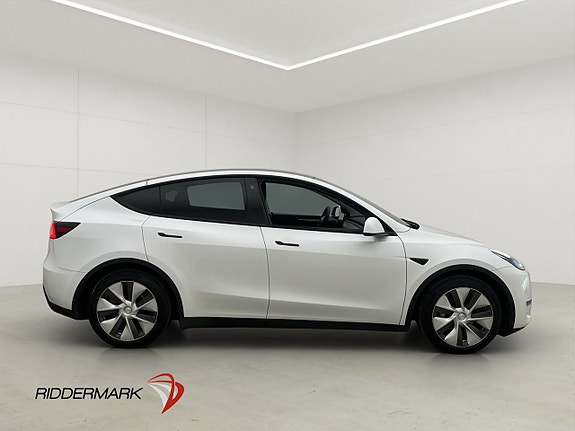 Tesla Model Y 8 of 30