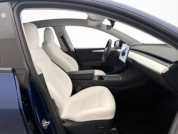 Tesla Model Y 11 of 30