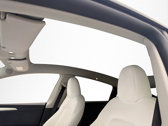 Tesla Model Y 18 of 30