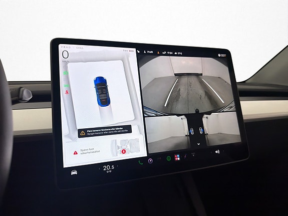 Tesla Model Y 26 of 30