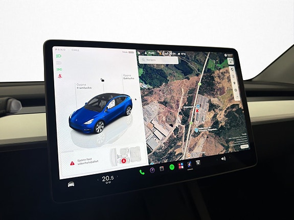 Tesla Model Y 25 of 30