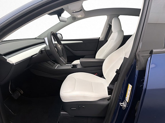 Tesla Model Y 17 of 30