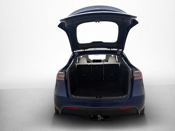 Tesla Model Y 10 of 30