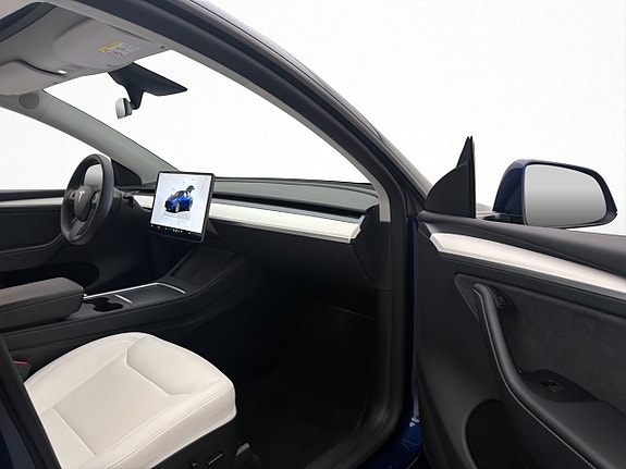 Tesla Model Y 12 of 30