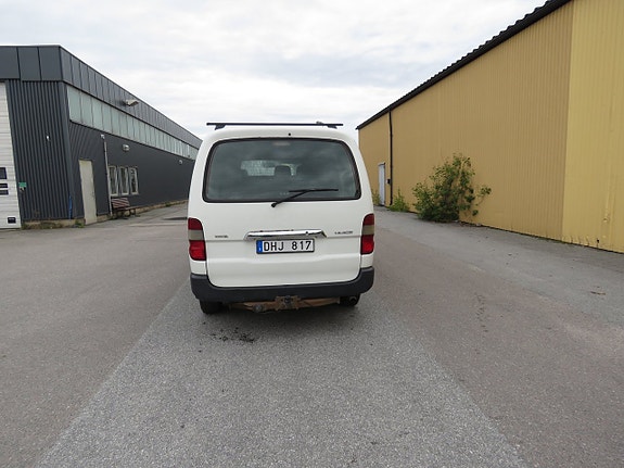 Toyota HiAce 8 of 14