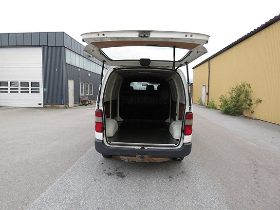 Toyota HiAce 10 of 14